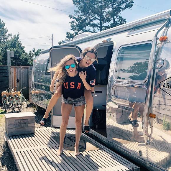 Meet your Posher, Courtney - Picture 1 of 1